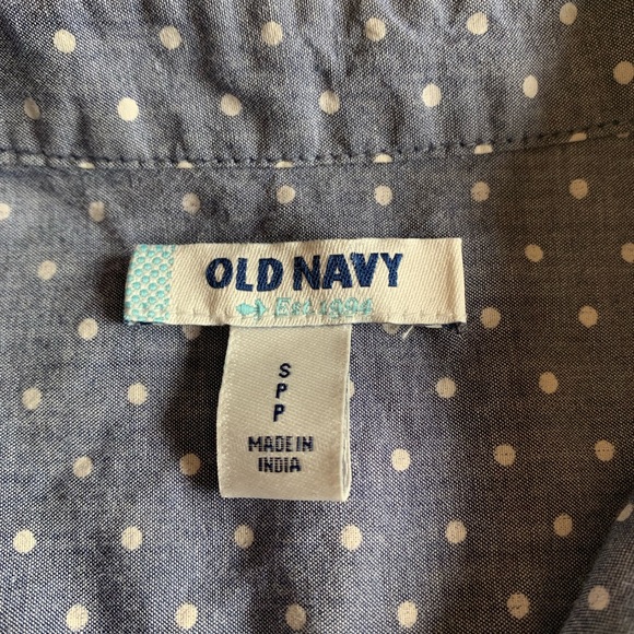 Women’s Old Navy Button Up Top - Picture 3 of 4